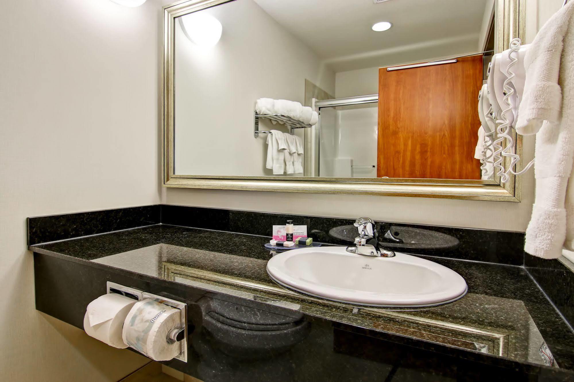 Canalta Hotel Tisdale Εξωτερικό φωτογραφία